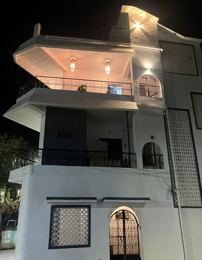 Cathe'S Town House Hotel Пондичери Екстериор снимка